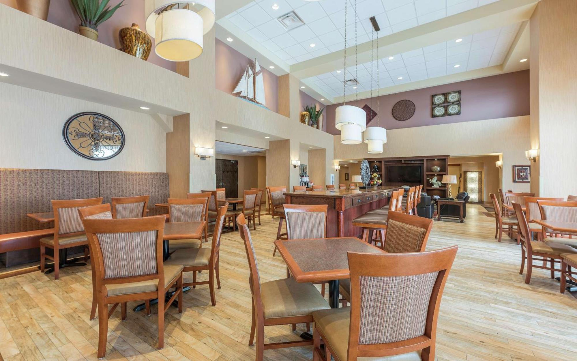 Hampton & By Hilton Hotel 3*