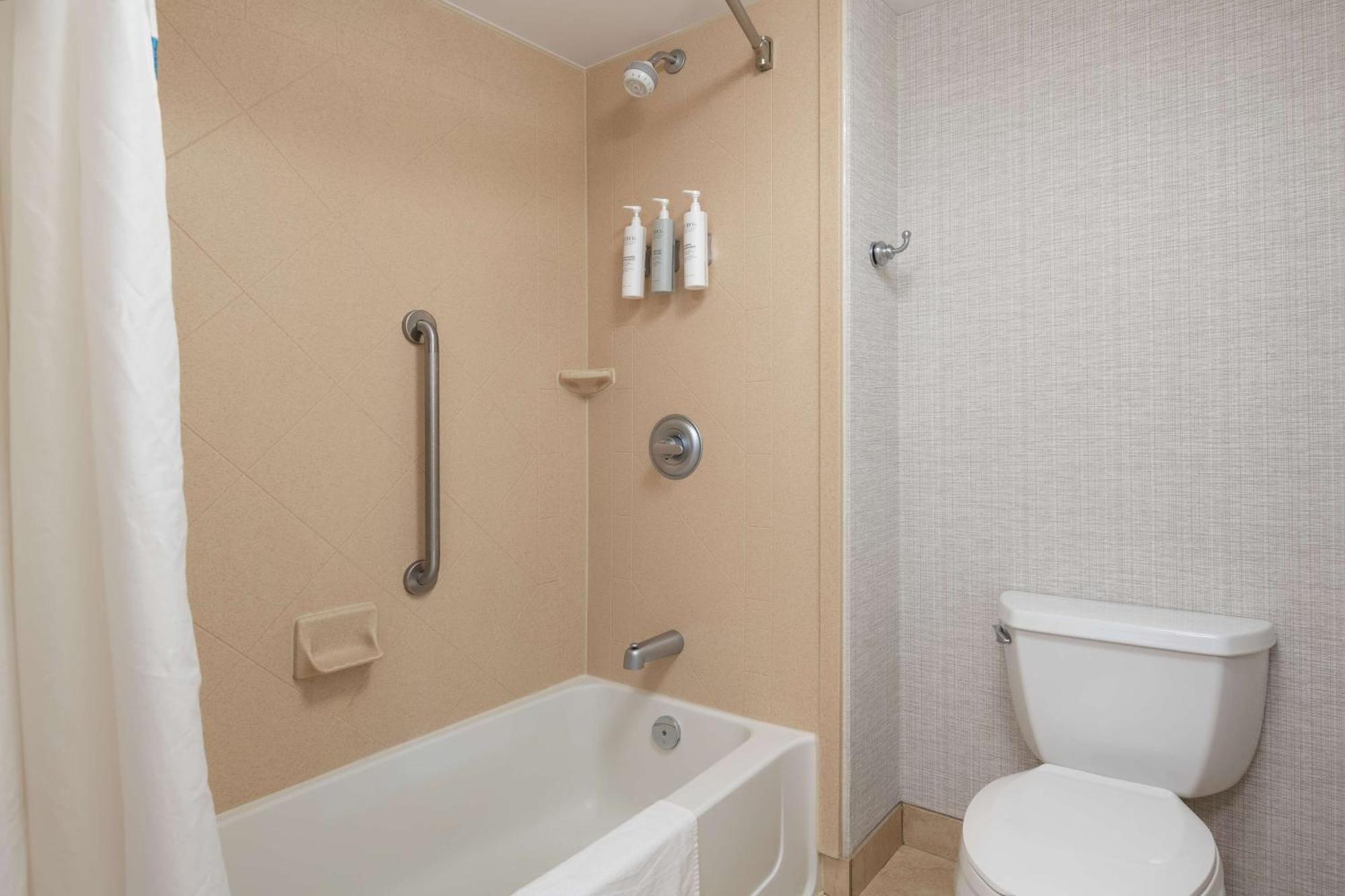Hampton & By Hilton 3* Moncton