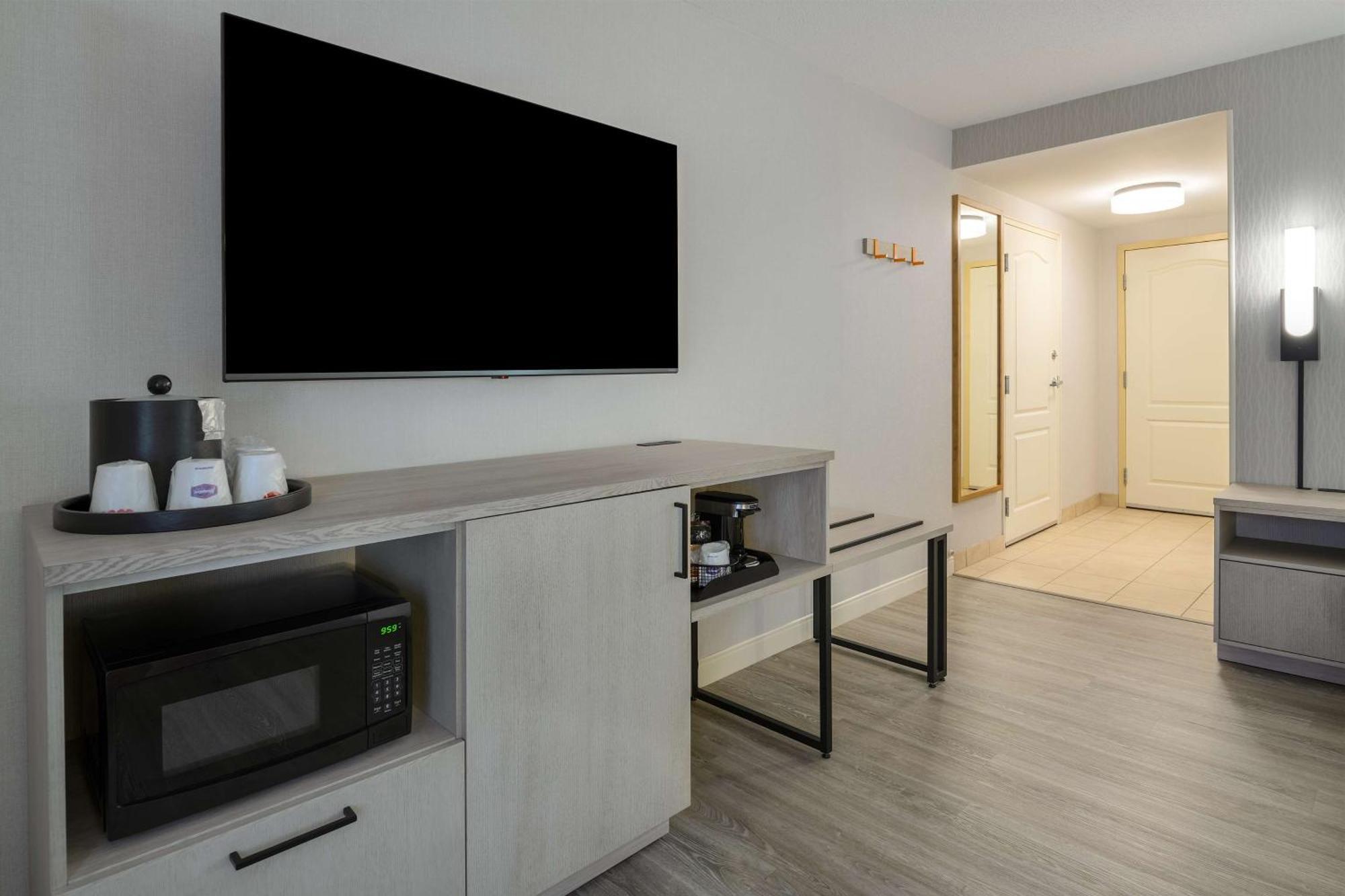 Hotel Hampton & By Hilton
